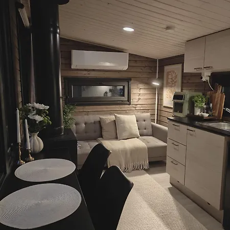 Lapland Riverside 7 Puolukka, Yllaes, Tiny With Sauna, Fireplace, Terrace, Bbq, Wifi, Ski, Fishing, Pets Ok Äkäslompolo